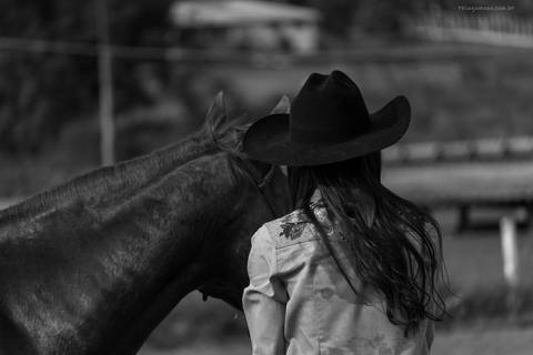 conexão cavalo e mulher'
