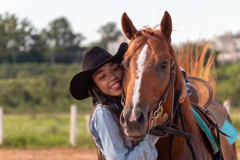 felicidade cavalo e mulher'