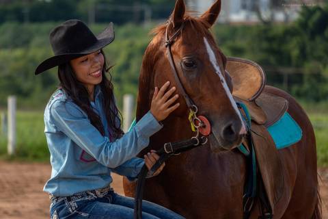 conexão cavalo e mulher'