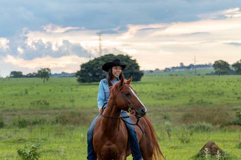 conexão cavalo e mulher'