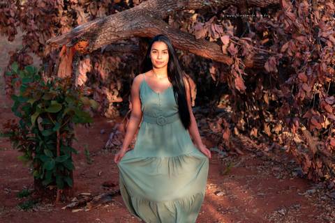ensaio fotografico feminino em praça na cidade de uberlandia minas gerais'