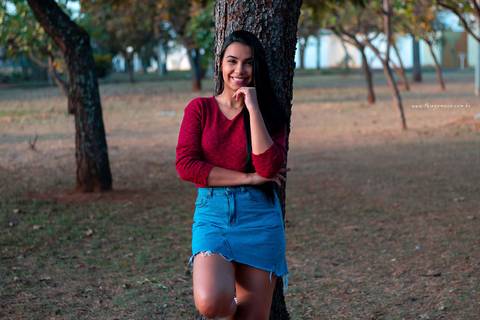 ensaio fotografico feminino em praça na cidade de uberlandia minas gerais'