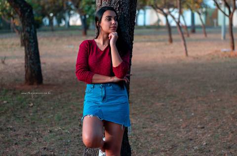 ensaio fotografico feminino em praça na cidade de uberlandia minas gerais'