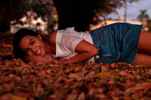 ensaio fotografico feminino em praça na cidade de uberlandia minas gerais'