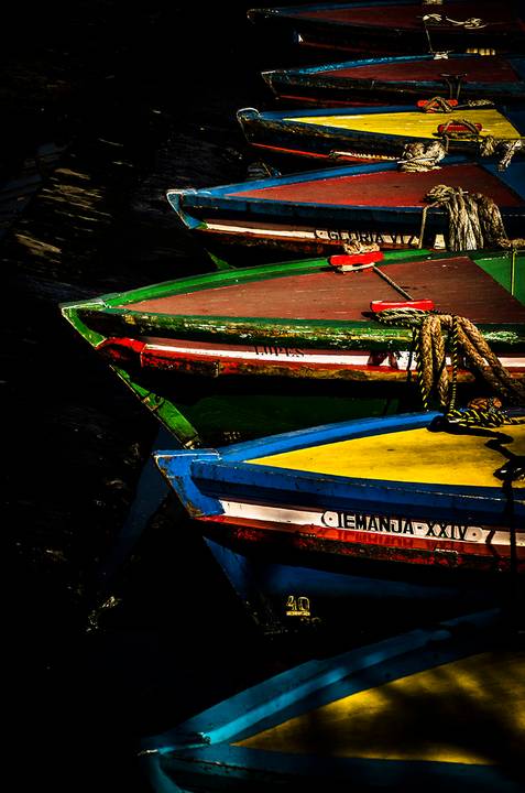 Barcos e suas cores e formas no Mercado Municipal de Santos-SP'