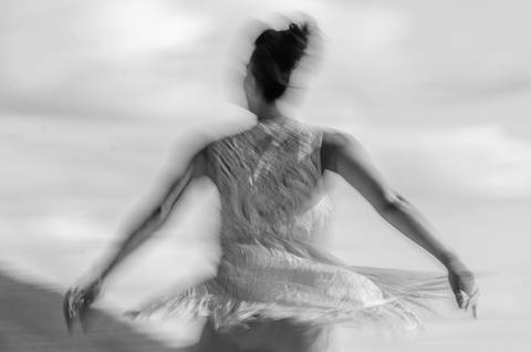 Apresentação do espetáculo Mulheres de Areia, na praia de Santos, pelo Ballet da Cidade de Santos'