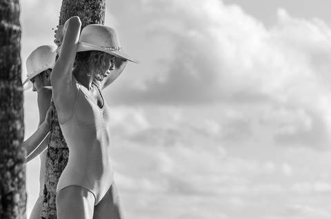 Apresentação do espetáculo Mulheres de Areia, na praia de Santos, pelo Ballet da Cidade de Santos'