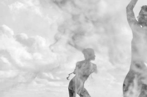 Apresentação do espetáculo Mulheres de Areia, na praia de Santos, pelo Ballet da Cidade de Santos'