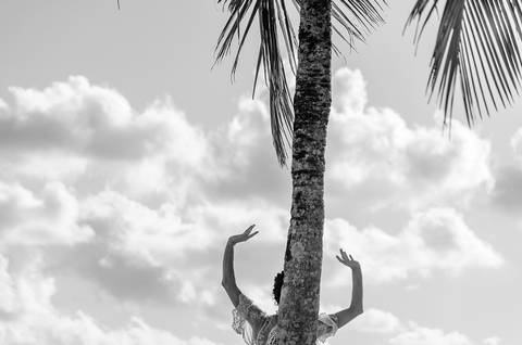 Apresentação do espetáculo Mulheres de Areia, na praia de Santos, pelo Ballet da Cidade de Santos'