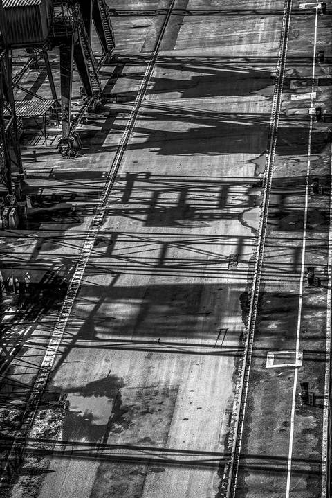 Linhas e formas no Porto de Santos'