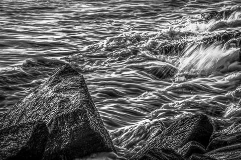 A beleza do mar na Ponta da Praia, em Santos-SP'