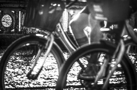 Dia de passeio de bicicleta pela orla de Santos-SP'