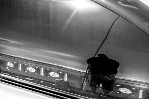 Reflexo da pesca na Ponta da Praia, em Santos-SP'