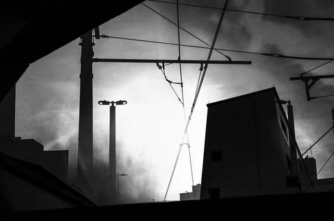 Imagem em dupla exposição que faz parte da série Urbanismo sufocado'