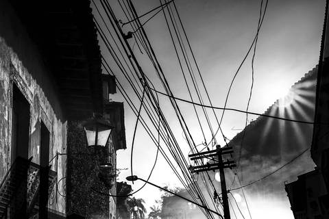 Imagem em dupla exposição que faz parte da série Urbanismo sufocado'