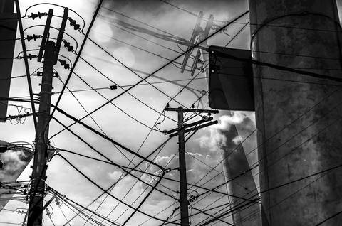 Imagem em dupla exposição que faz parte da série Urbanismo sufocado'