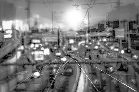 Imagem em dupla exposição que faz parte da série Urbanismo sufocado'