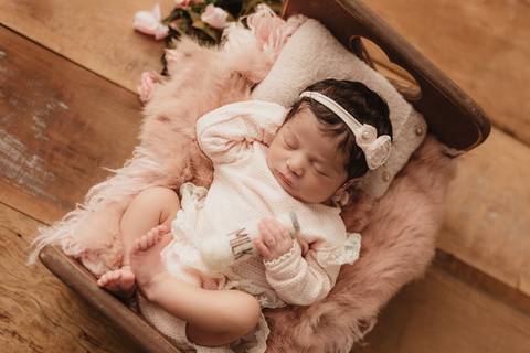 ensaio newborn, ensaio de recem nascido, fotógrafo newborn, bebê recém-nascido, bebê recém nascido menina, imagem de bebê recém nascido, fotografia newborn, fotos de bebê recém nascido'