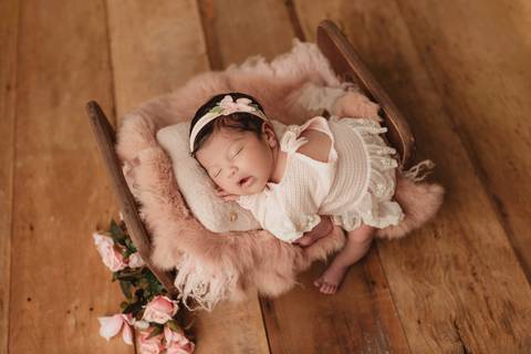 ensaio newborn, ensaio de recem nascido, fotógrafo newborn, bebê recém-nascido, bebê recém nascido menina, imagem de bebê recém nascido, fotografia newborn, fotos de bebê recém nascido'