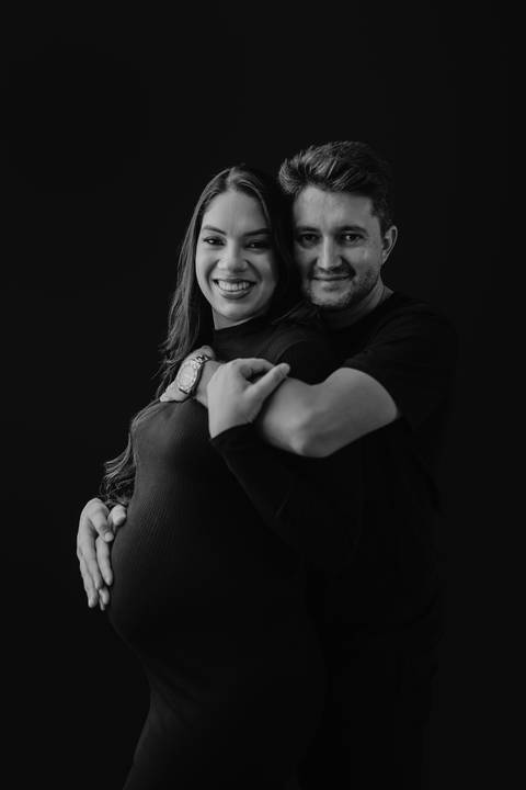ensaio gestante, fotos de gestantes com marido, ensaio fotográfico gravidez, fotos de gestante em estudio, fotos de gestante ao ar livre ideias, ensaio gestante em estúdio, ensaio gestante estúdio casal, fotos de casal studio'