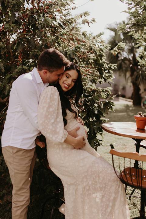 ensaio gestante, fotos de gestantes com marido, ensaio fotográfico gravidez, fotos de gestante em estudio, fotos de gestante ao ar livre ideias, ensaio gestante em estúdio, ensaio gestante estúdio casal, fotos de casal studio'