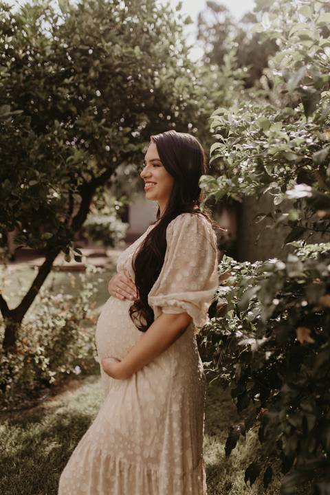 ensaio gestante, fotos de gestantes com marido, ensaio fotográfico gravidez, fotos de gestante em estudio, fotos de gestante ao ar livre ideias, ensaio gestante em estúdio, ensaio gestante estúdio casal, fotos de casal studio'