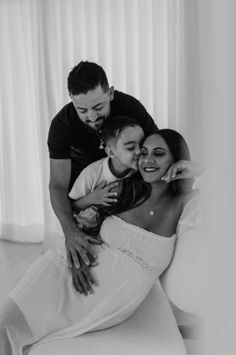 ensaio gestante, fotos de gestantes com marido, ensaio fotográfico gravidez, fotos de gestante em estudio, fotos de gestante ao ar livre ideias, ensaio gestante em estúdio, ensaio gestante estúdio casal'