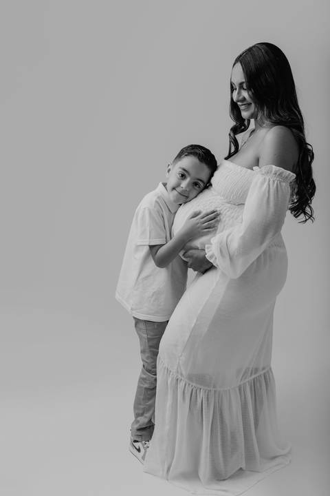 ensaio gestante, fotos de gestantes com marido, ensaio fotográfico gravidez, fotos de gestante em estudio, fotos de gestante ao ar livre ideias, ensaio gestante em estúdio, ensaio gestante estúdio casal'