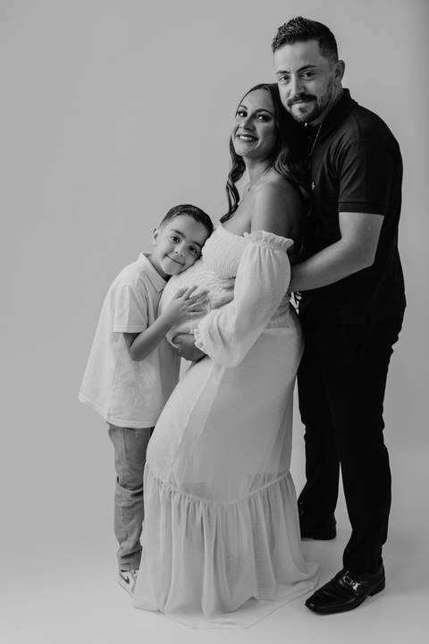 ensaio gestante, fotos de gestantes com marido, ensaio fotográfico gravidez, fotos de gestante em estudio, fotos de gestante ao ar livre ideias, ensaio gestante em estúdio, ensaio gestante estúdio casal'