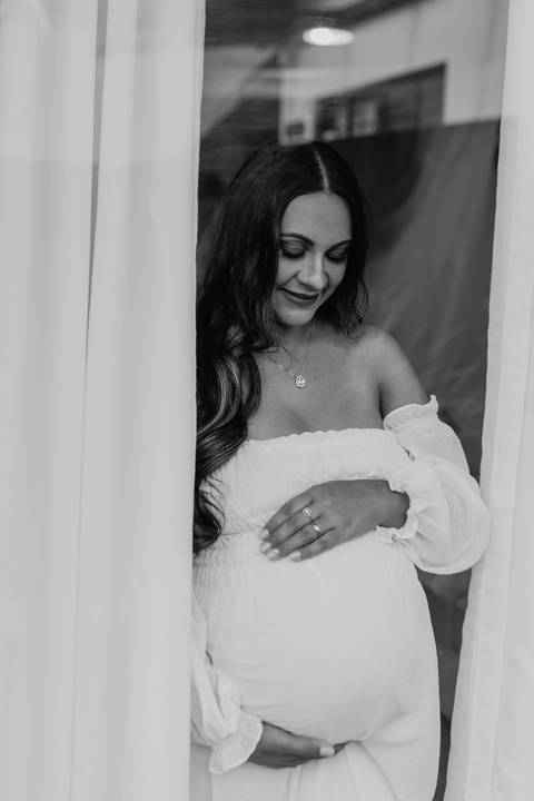 ensaio gestante, fotos de gestantes com marido, ensaio fotográfico gravidez, fotos de gestante em estudio, fotos de gestante ao ar livre ideias, ensaio gestante em estúdio, ensaio gestante estúdio casal'