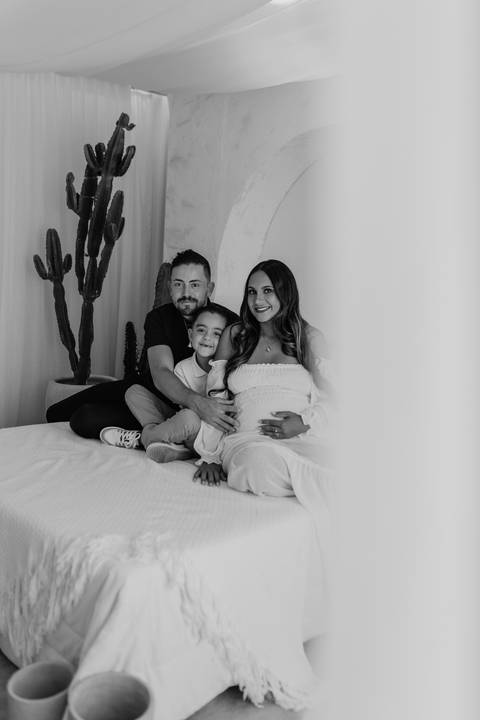 ensaio gestante, fotos de gestantes com marido, ensaio fotográfico gravidez, fotos de gestante em estudio, fotos de gestante ao ar livre ideias, ensaio gestante em estúdio, ensaio gestante estúdio casal'