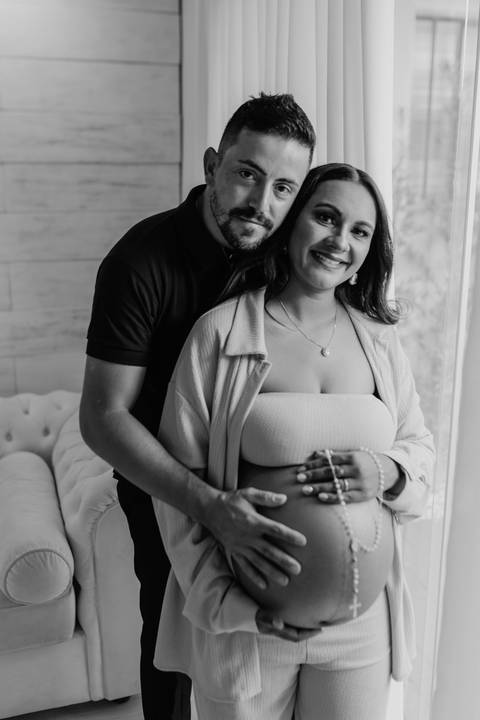 ensaio gestante, fotos de gestantes com marido, ensaio fotográfico gravidez, fotos de gestante em estudio, fotos de gestante ao ar livre ideias, ensaio gestante em estúdio, ensaio gestante estúdio casal'