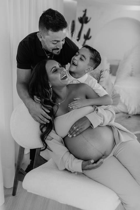 ensaio gestante, fotos de gestantes com marido, ensaio fotográfico gravidez, fotos de gestante em estudio, fotos de gestante ao ar livre ideias, ensaio gestante em estúdio, ensaio gestante estúdio casal'