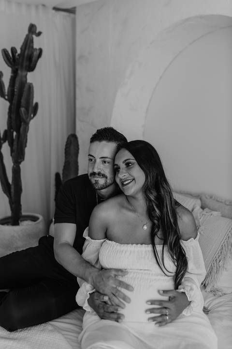 ensaio gestante, fotos de gestantes com marido, ensaio fotográfico gravidez, fotos de gestante em estudio, fotos de gestante ao ar livre ideias, ensaio gestante em estúdio, ensaio gestante estúdio casal'