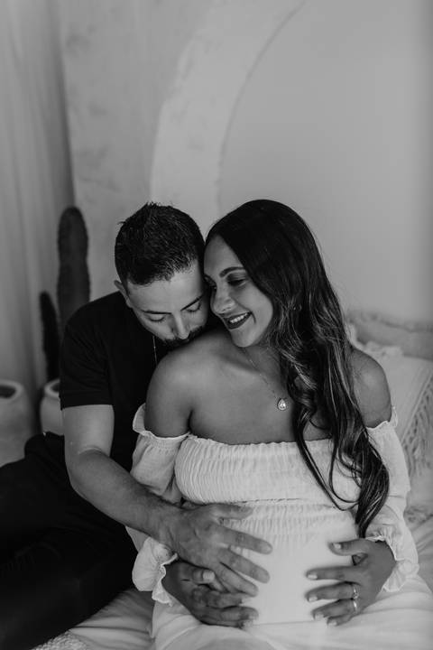 ensaio gestante, fotos de gestantes com marido, ensaio fotográfico gravidez, fotos de gestante em estudio, fotos de gestante ao ar livre ideias, ensaio gestante em estúdio, ensaio gestante estúdio casal'