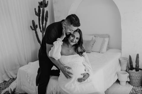 ensaio gestante, fotos de gestantes com marido, ensaio fotográfico gravidez, fotos de gestante em estudio, fotos de gestante ao ar livre ideias, ensaio gestante em estúdio, ensaio gestante estúdio casal'