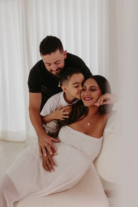 ensaio gestante, fotos de gestantes com marido, ensaio fotográfico gravidez, fotos de gestante em estudio, fotos de gestante ao ar livre ideias, ensaio gestante em estúdio, ensaio gestante estúdio casal'