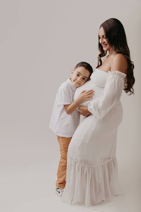 ensaio gestante, fotos de gestantes com marido, ensaio fotográfico gravidez, fotos de gestante em estudio, fotos de gestante ao ar livre ideias, ensaio gestante em estúdio, ensaio gestante estúdio casal'