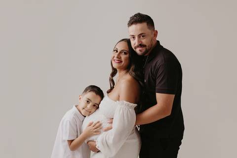 ensaio gestante, fotos de gestantes com marido, ensaio fotográfico gravidez, fotos de gestante em estudio, fotos de gestante ao ar livre ideias, ensaio gestante em estúdio, ensaio gestante estúdio casal'