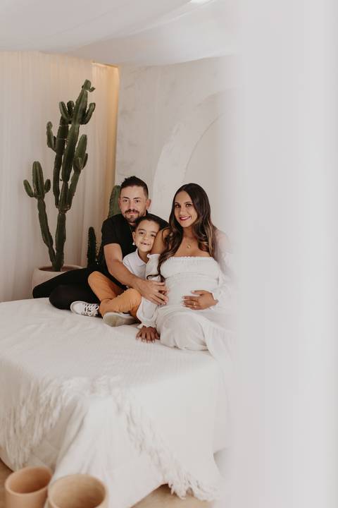 ensaio gestante, fotos de gestantes com marido, ensaio fotográfico gravidez, fotos de gestante em estudio, fotos de gestante ao ar livre ideias, ensaio gestante em estúdio, ensaio gestante estúdio casal'