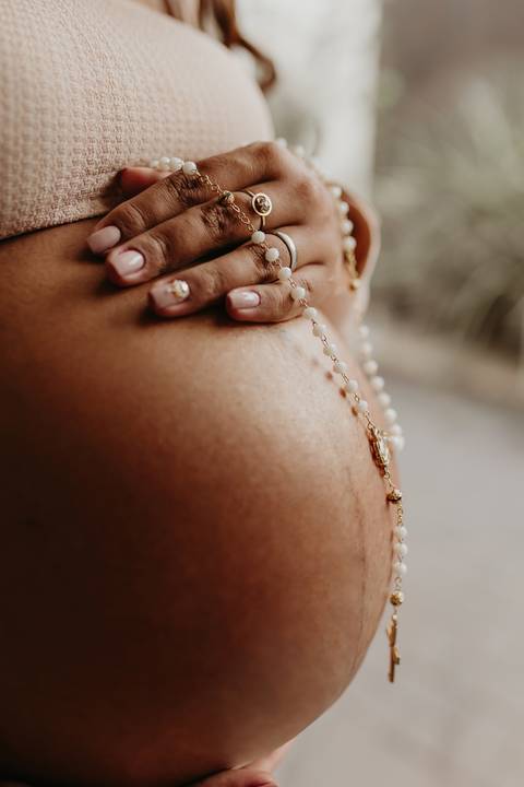 ensaio gestante, fotos de gestantes com marido, ensaio fotográfico gravidez, fotos de gestante em estudio, fotos de gestante ao ar livre ideias, ensaio gestante em estúdio, ensaio gestante estúdio casal'