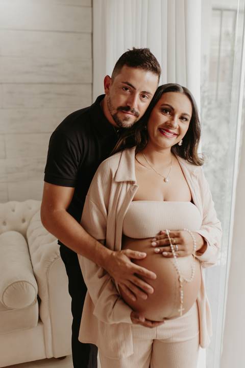 ensaio gestante, fotos de gestantes com marido, ensaio fotográfico gravidez, fotos de gestante em estudio, fotos de gestante ao ar livre ideias, ensaio gestante em estúdio, ensaio gestante estúdio casal'