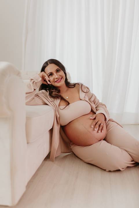 ensaio gestante, fotos de gestantes com marido, ensaio fotográfico gravidez, fotos de gestante em estudio, fotos de gestante ao ar livre ideias, ensaio gestante em estúdio, ensaio gestante estúdio casal'