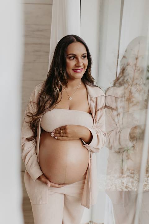 ensaio gestante, fotos de gestantes com marido, ensaio fotográfico gravidez, fotos de gestante em estudio, fotos de gestante ao ar livre ideias, ensaio gestante em estúdio, ensaio gestante estúdio casal'