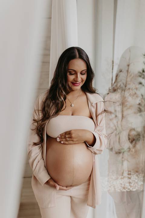 ensaio gestante, fotos de gestantes com marido, ensaio fotográfico gravidez, fotos de gestante em estudio, fotos de gestante ao ar livre ideias, ensaio gestante em estúdio, ensaio gestante estúdio casal'