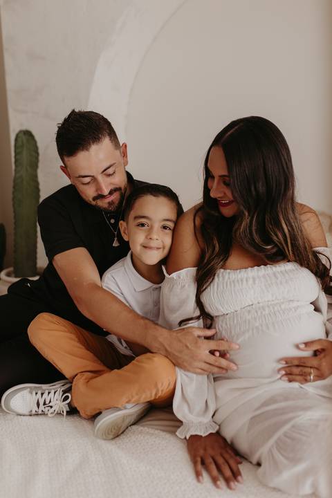 ensaio gestante, fotos de gestantes com marido, ensaio fotográfico gravidez, fotos de gestante em estudio, fotos de gestante ao ar livre ideias, ensaio gestante em estúdio, ensaio gestante estúdio casal'