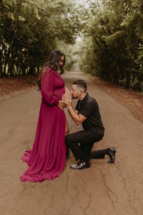 ensaio gestante, fotos de gestantes com marido, ensaio fotográfico gravidez, fotos de gestante em estudio, fotos de gestante ao ar livre ideias, ensaio gestante em estúdio, ensaio gestante estúdio casal'