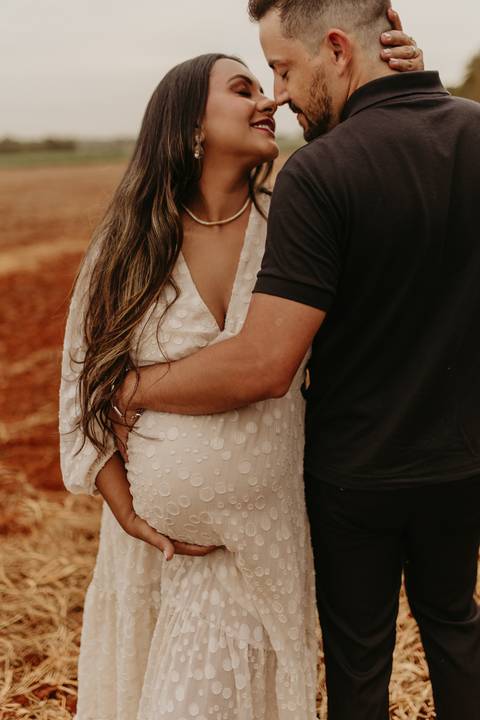 ensaio gestante, fotos de gestantes com marido, ensaio fotográfico gravidez, fotos de gestante em estudio, fotos de gestante ao ar livre ideias, ensaio gestante em estúdio, ensaio gestante estúdio casal'