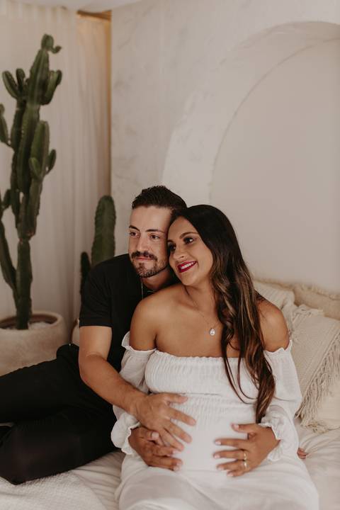 ensaio gestante, fotos de gestantes com marido, ensaio fotográfico gravidez, fotos de gestante em estudio, fotos de gestante ao ar livre ideias, ensaio gestante em estúdio, ensaio gestante estúdio casal'