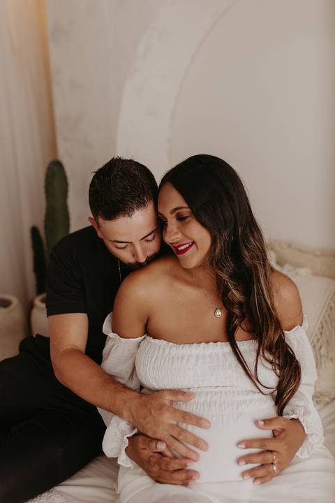 ensaio gestante, fotos de gestantes com marido, ensaio fotográfico gravidez, fotos de gestante em estudio, fotos de gestante ao ar livre ideias, ensaio gestante em estúdio, ensaio gestante estúdio casal'